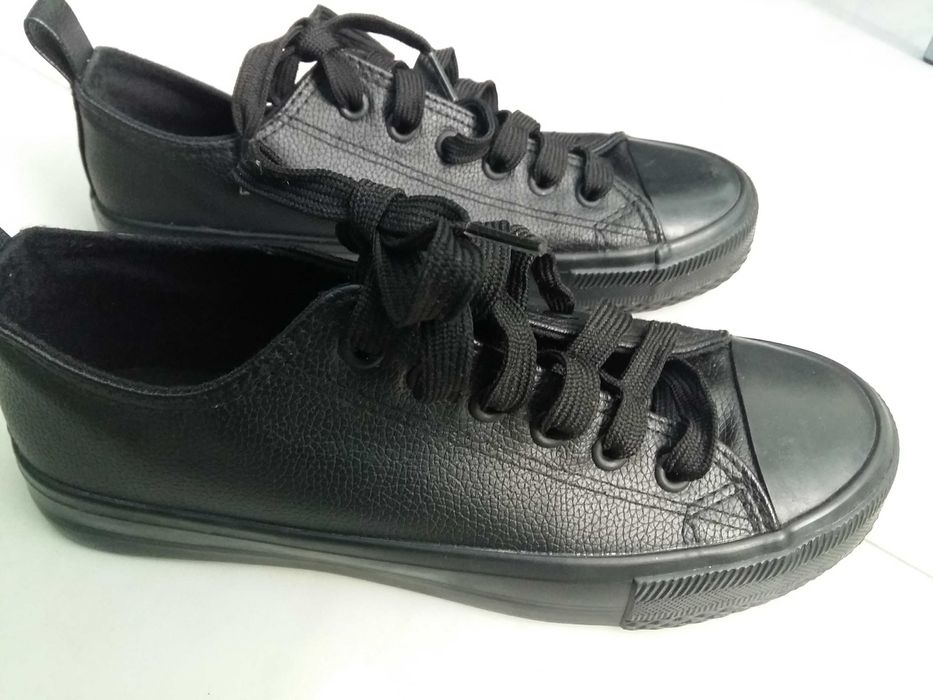 Tenesi Noi,tip Converse