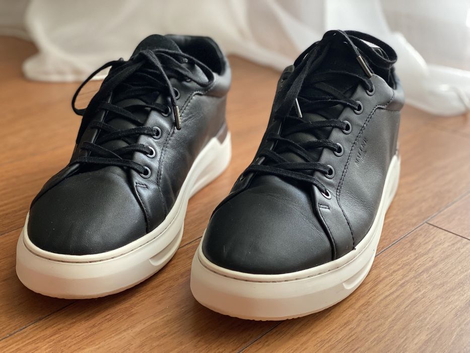 Vand pantofi sport marca Mallet ( London), originali.