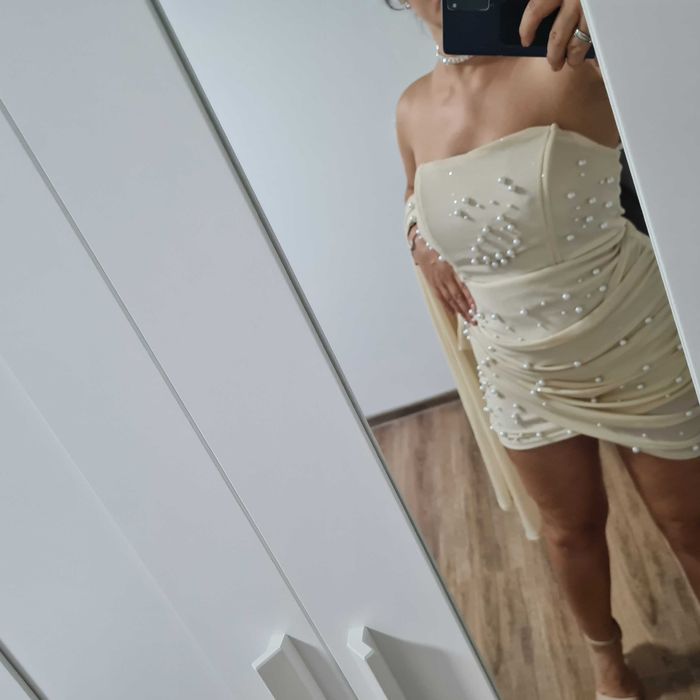 Rochie mini , eleganta cu sclipici si perle pentru eveniment