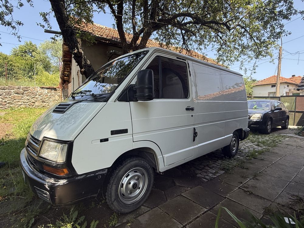 Бус Renault Trafic