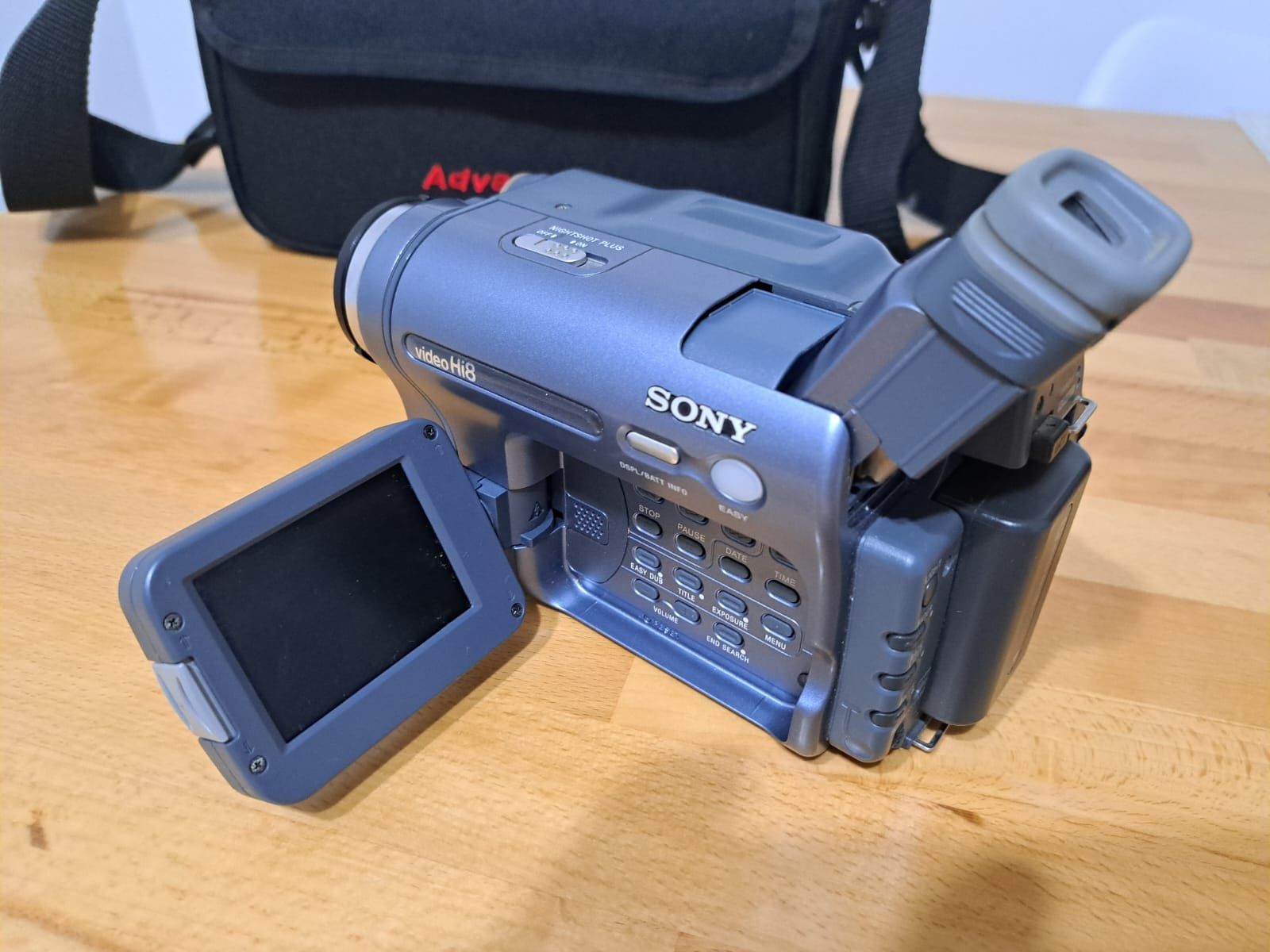 Vând camera video recorder SONY TRV228E