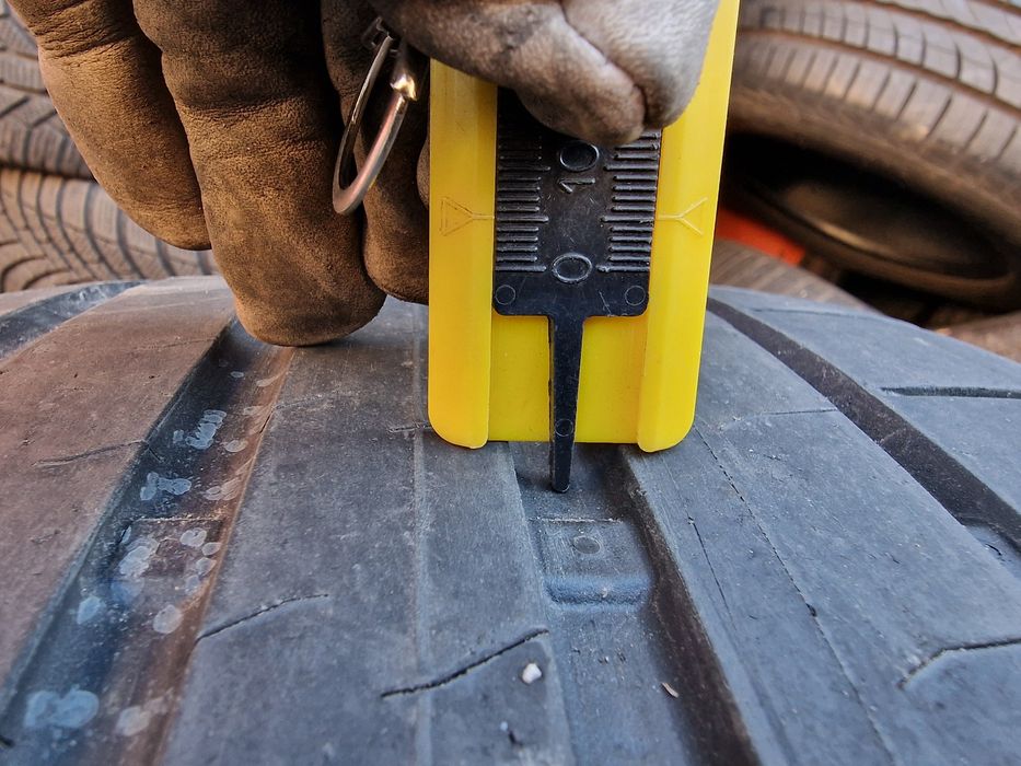 Anvelope 245/40R18 marca Bridgestone, DOT 2021, 5.5 mm