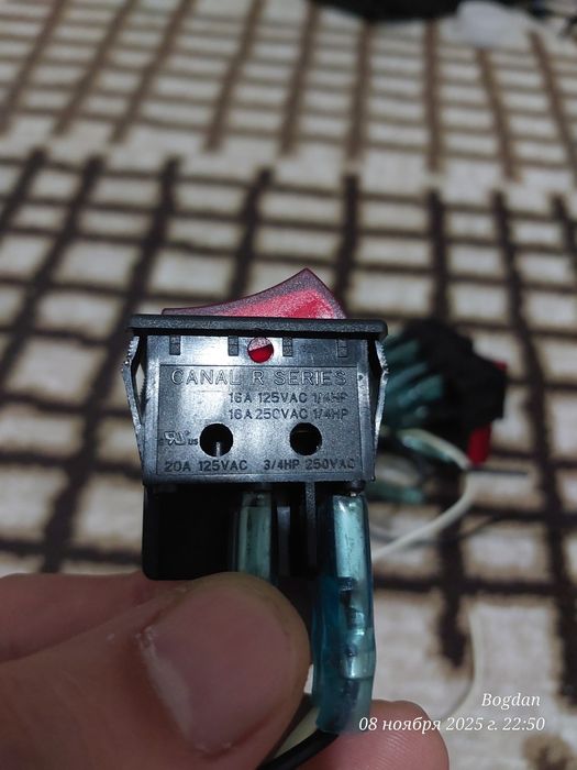 кнопки вкл/выкл тип качелька 4контакта