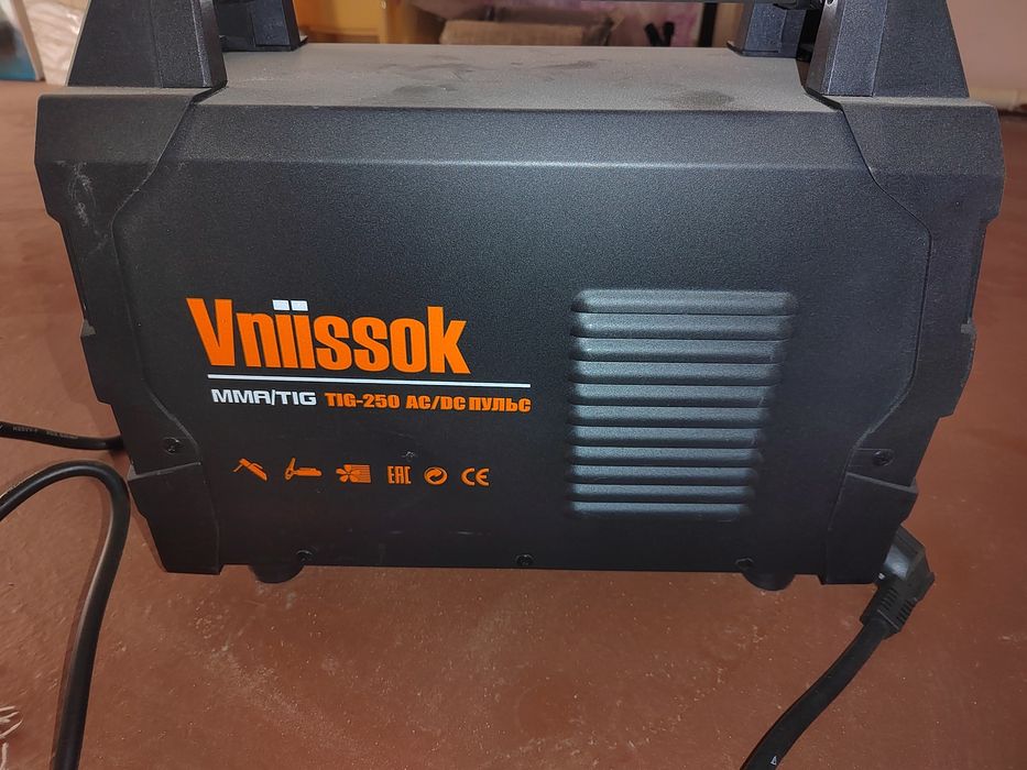 Аргоновый дуговой сварочный аппарат.