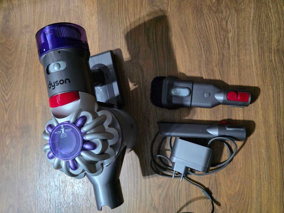 Безжична прахосмукачка Dyson V8