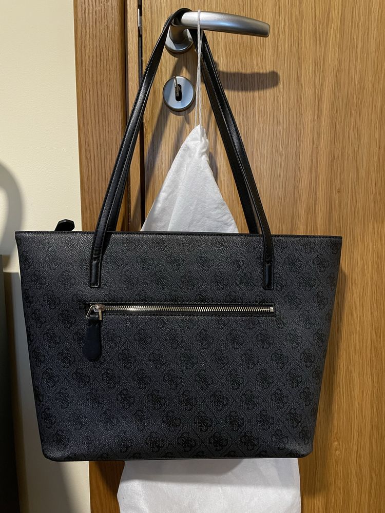 Дамска чанта Guess