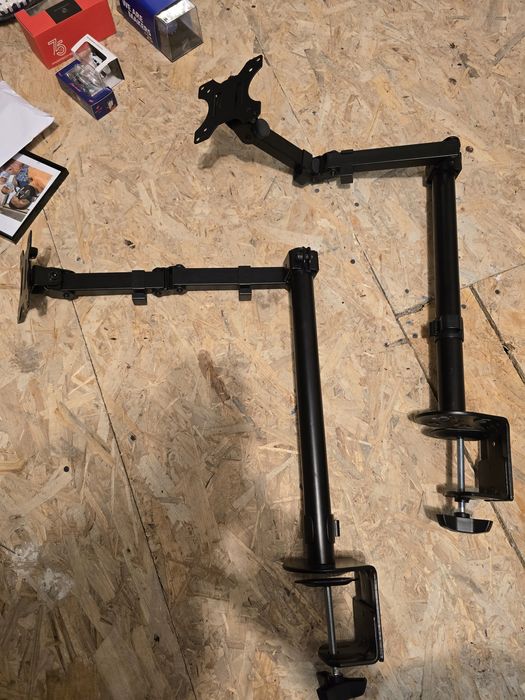 Vând doi suporți de monitor