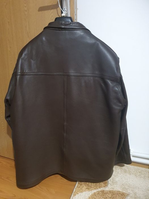 Haina de piele culoare maro