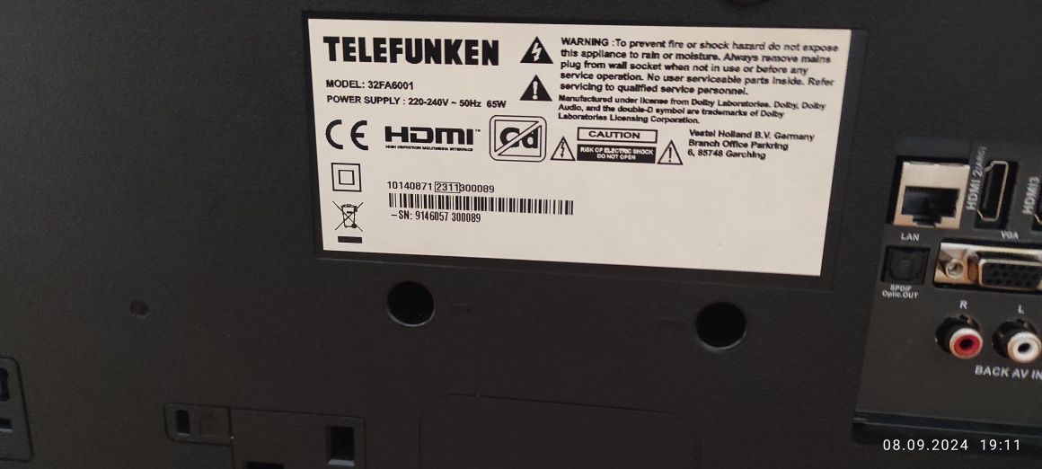 32 инча LED плазма тв Telefunken със счупен дисплей