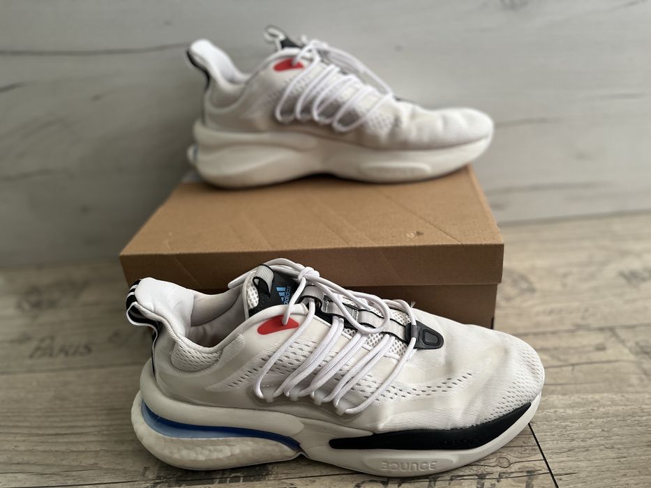 Adidas Alphaboost V1