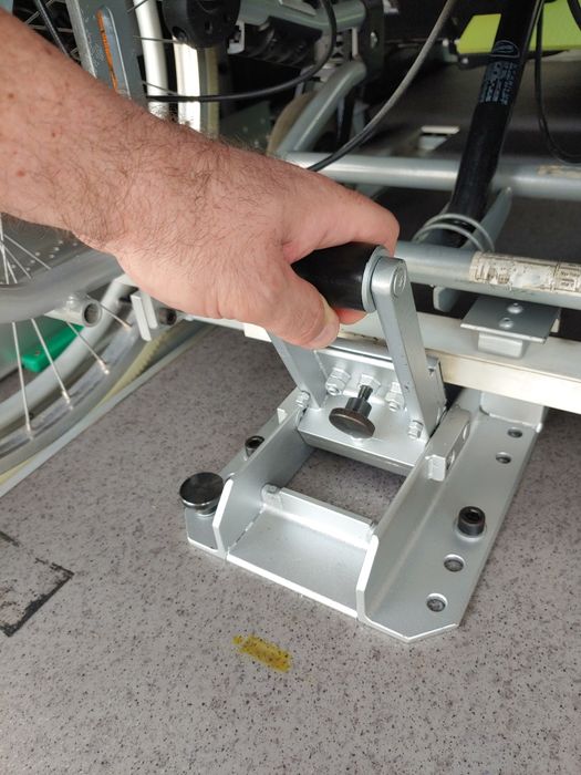 Scaun rulant neurologic,rabatabil,reglabila hidraulic.