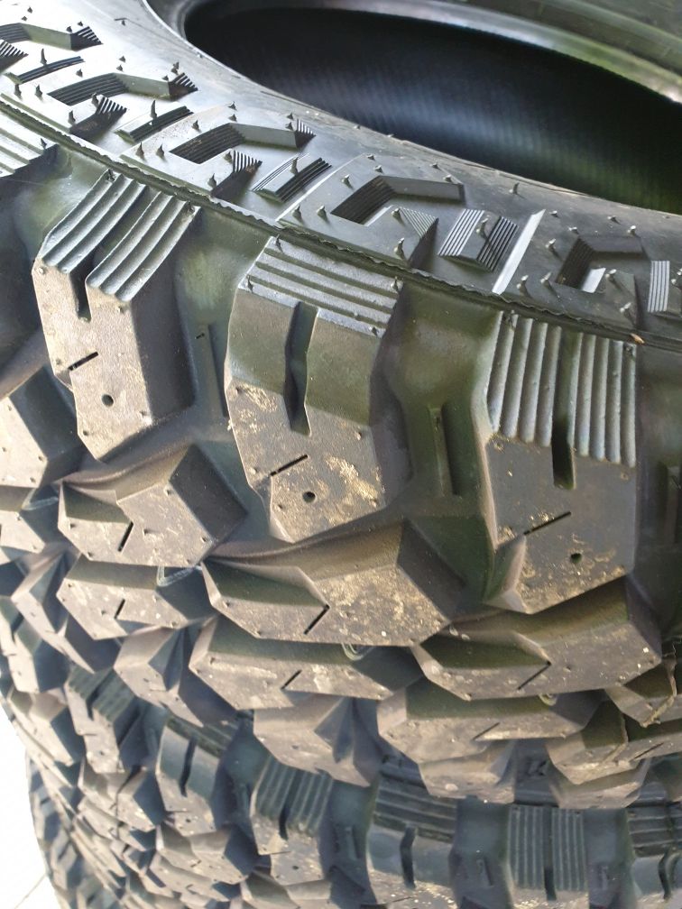 Vand anvelope noi off road,mud terrain 225/75 R16 Maxxis M+S