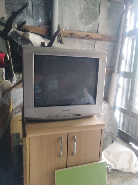 Продаю телевизор и шкаф