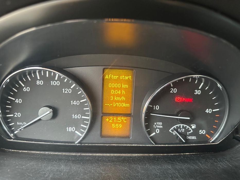 Mercedes basculabil in 3 parti