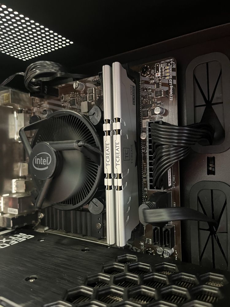 Геймърски компютър Intel Core i5 10400F, RTX 3060 12GB, 16GB ram