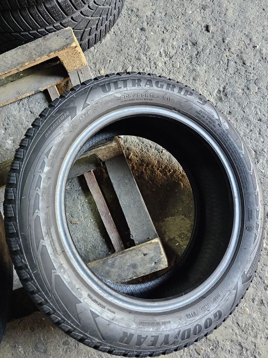 2 anvelope iarna 205 55 16 Goodyear 7mm