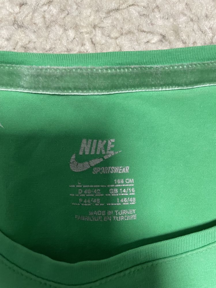 Дамски тениски на Nike