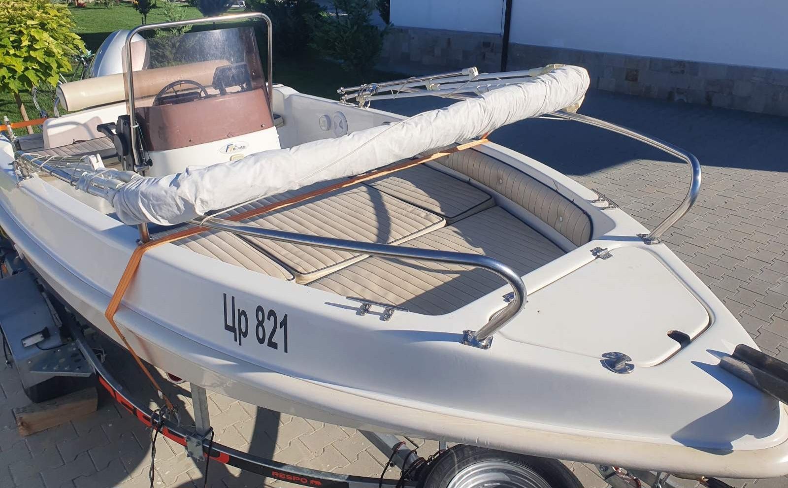 Лодка с двигател Honda 50к.с Beluga 430