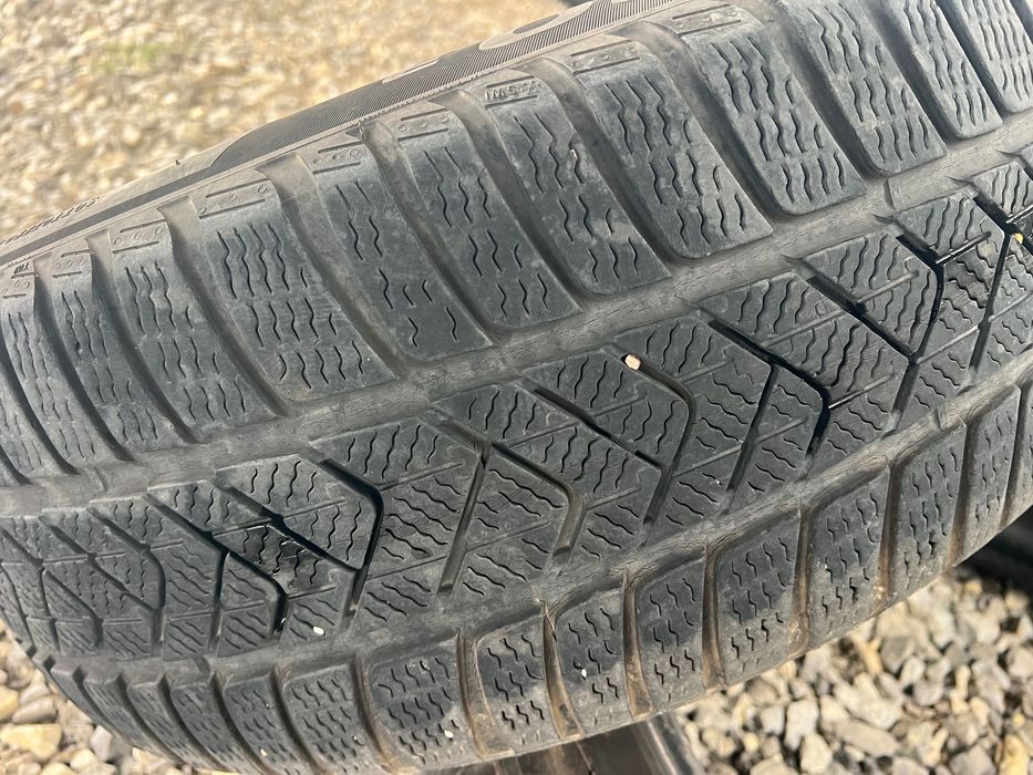 Pirelli sottozero 215 50 18