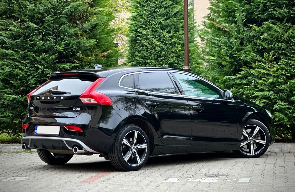 Volvo V40 ~ Automat ~ Panoramic ~ FullLed ~ Foarte întretinut ~ 2019