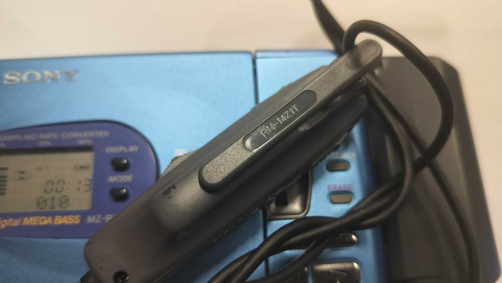 Walkman Sony MZ-R35 MD Portable MiniDisc Player Recorder -Rem RM-MZ1T