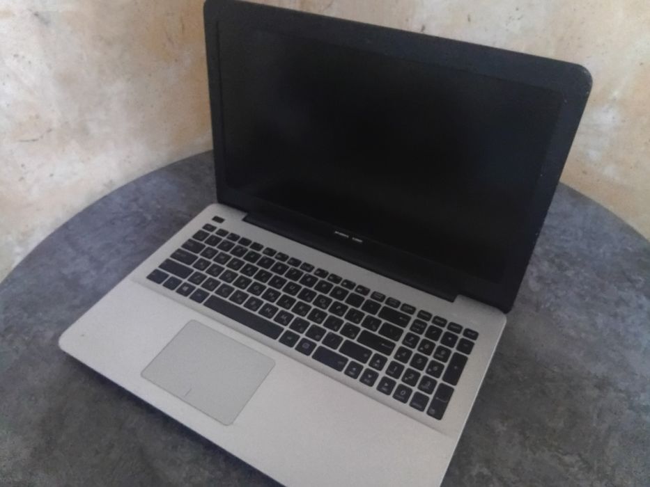 Продаю ноутбук ASUS в хорошем состоянии.