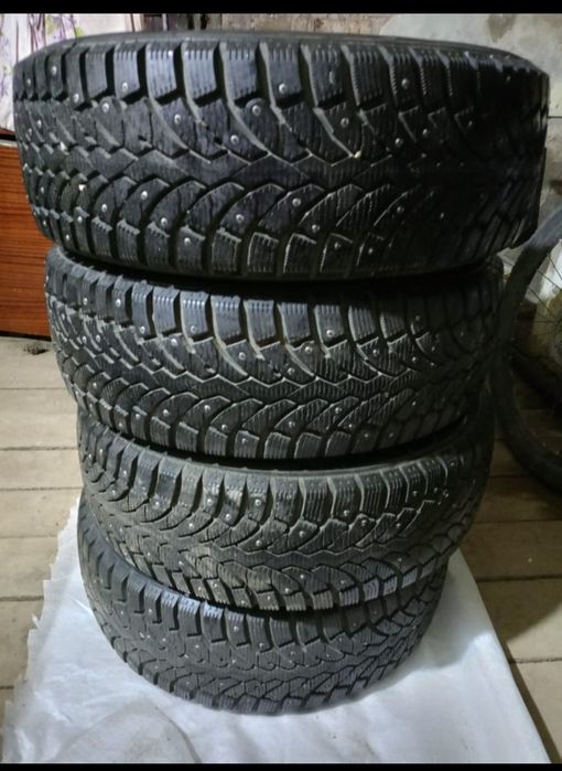 Продам комплект зимних шин