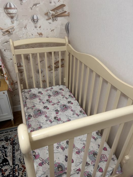 Детские кроватки продаются ,прилагаются бортики