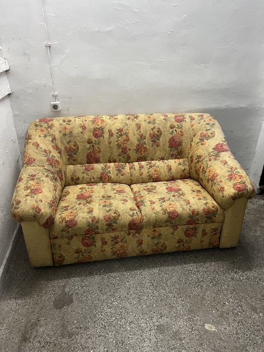 Подарявам двуместен диван