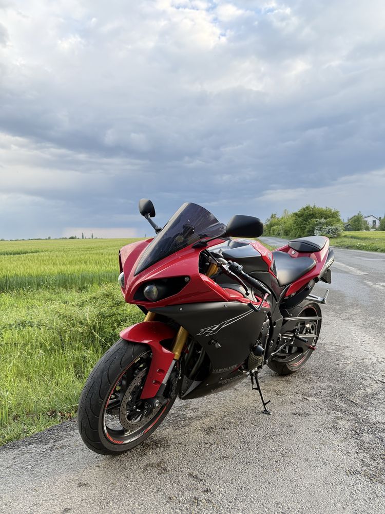 Yamaha  R1 big-bang!!