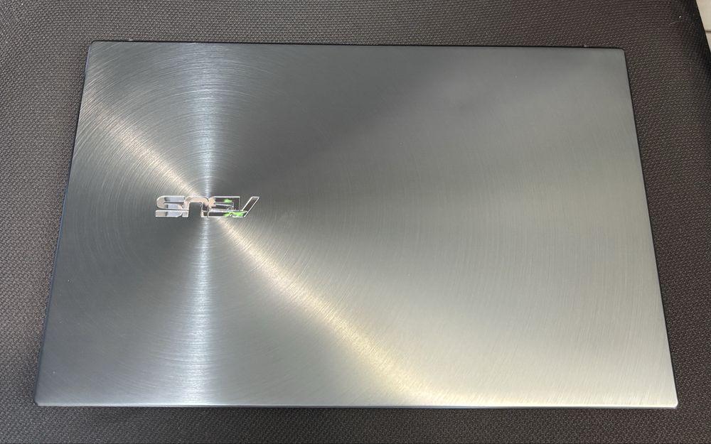 MDM vinde: Laptop Asus ZenBook 14, AMD Ryzen 5, Gen 5.