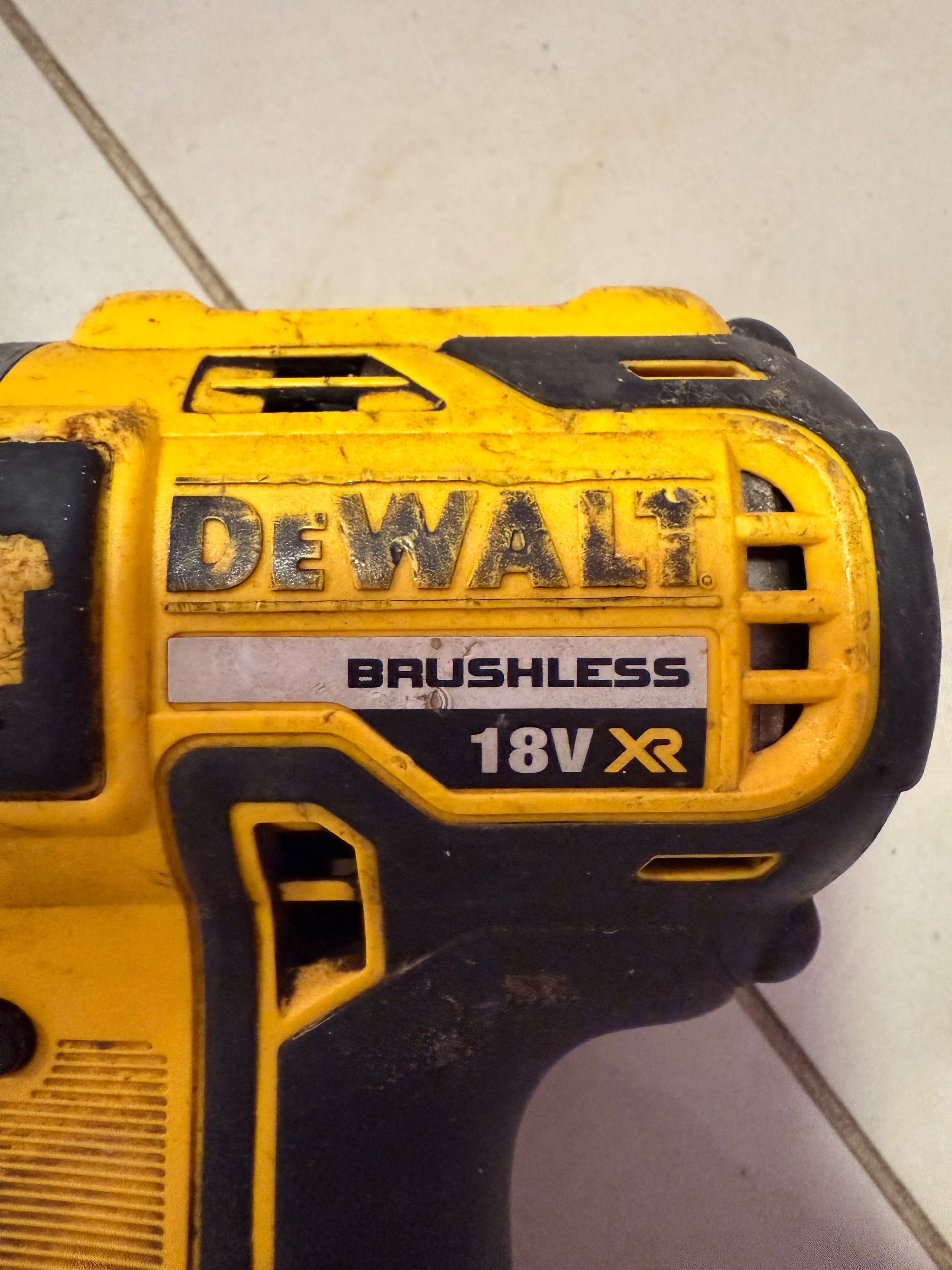 Акумулаторен ударен винтоверт DeWALT