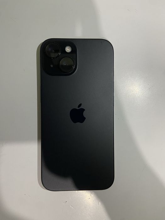 iphone 15 black 128gb , 77 процента капацитет на батерия