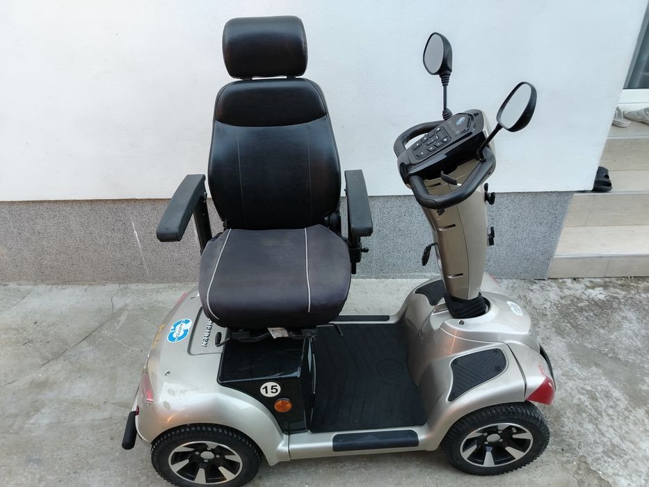 Cărucior scuter electric persoane cu dizabilități