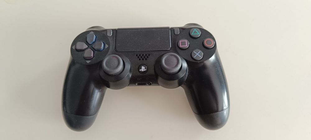 Ps4 la 650 lei preț negociabil 2controlere fifa 22 si putin folosit