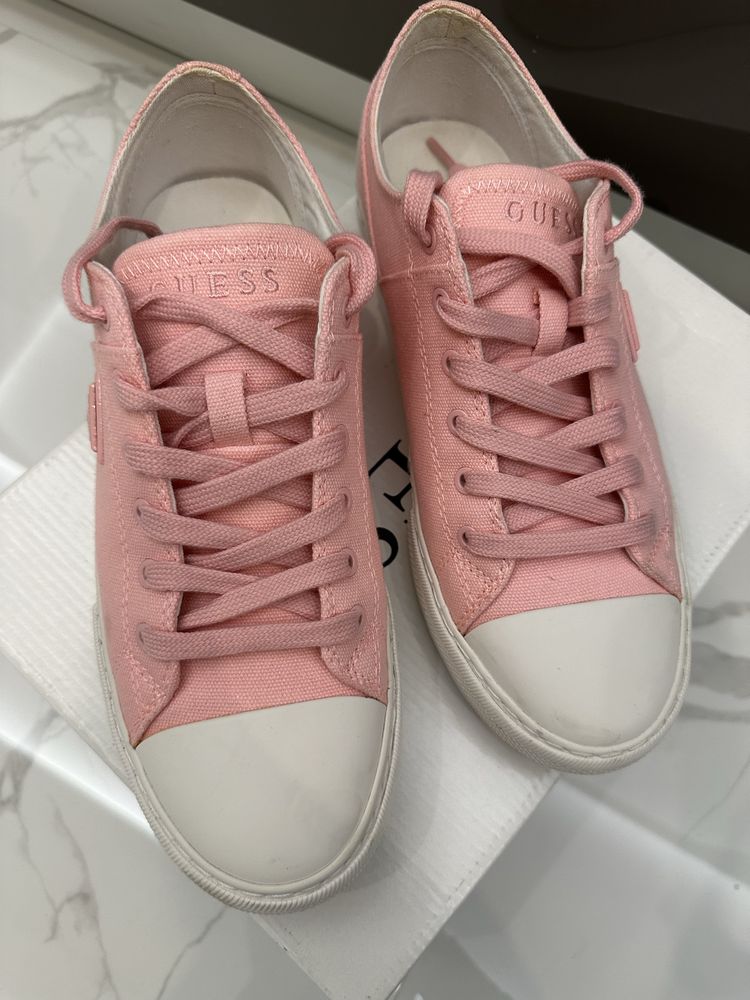 Дамски кецове Guess