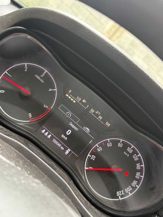 Продавам Опел Корса