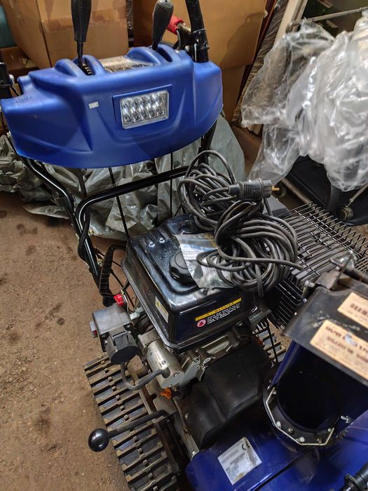 Бензинов снегорин GARDEN S-11 ET