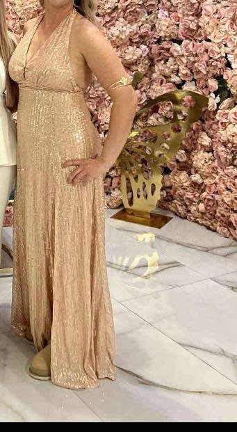 Дълга дамска официална рокля с цепка