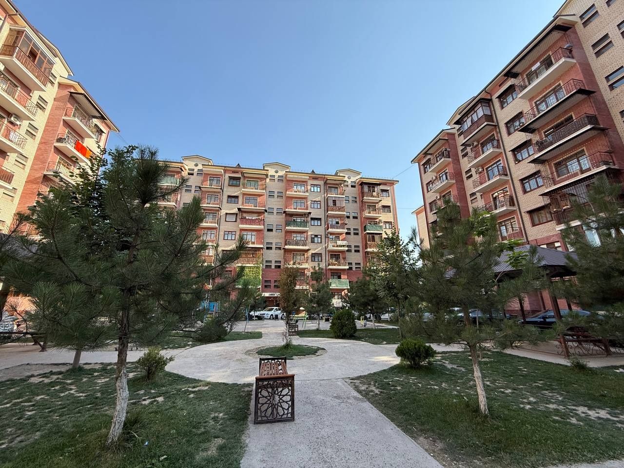 Продаётся 4 ком-я квартира на Махтумкули