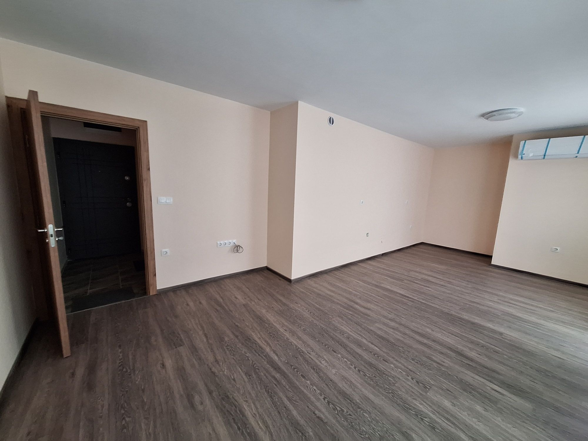 Помещение под наем 42кв.м.,кв.Остромила