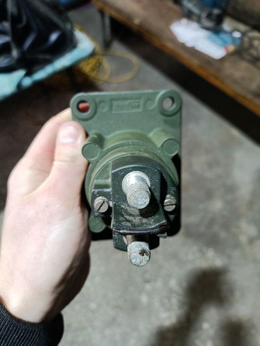 Продам выключатель массы