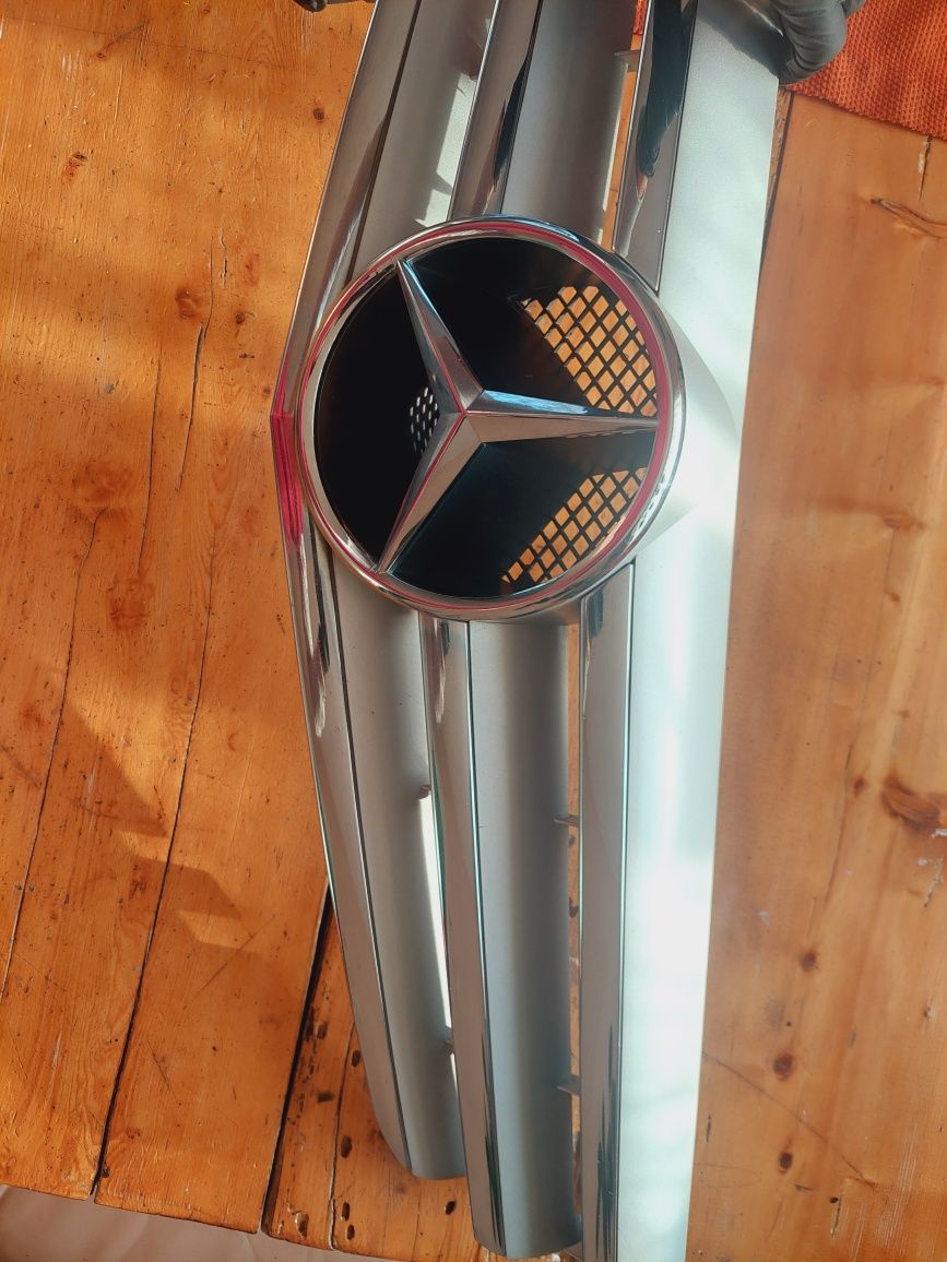 Предна решетка с емблема за Мерцедес ЦЛЦ/ Mercedes CLC