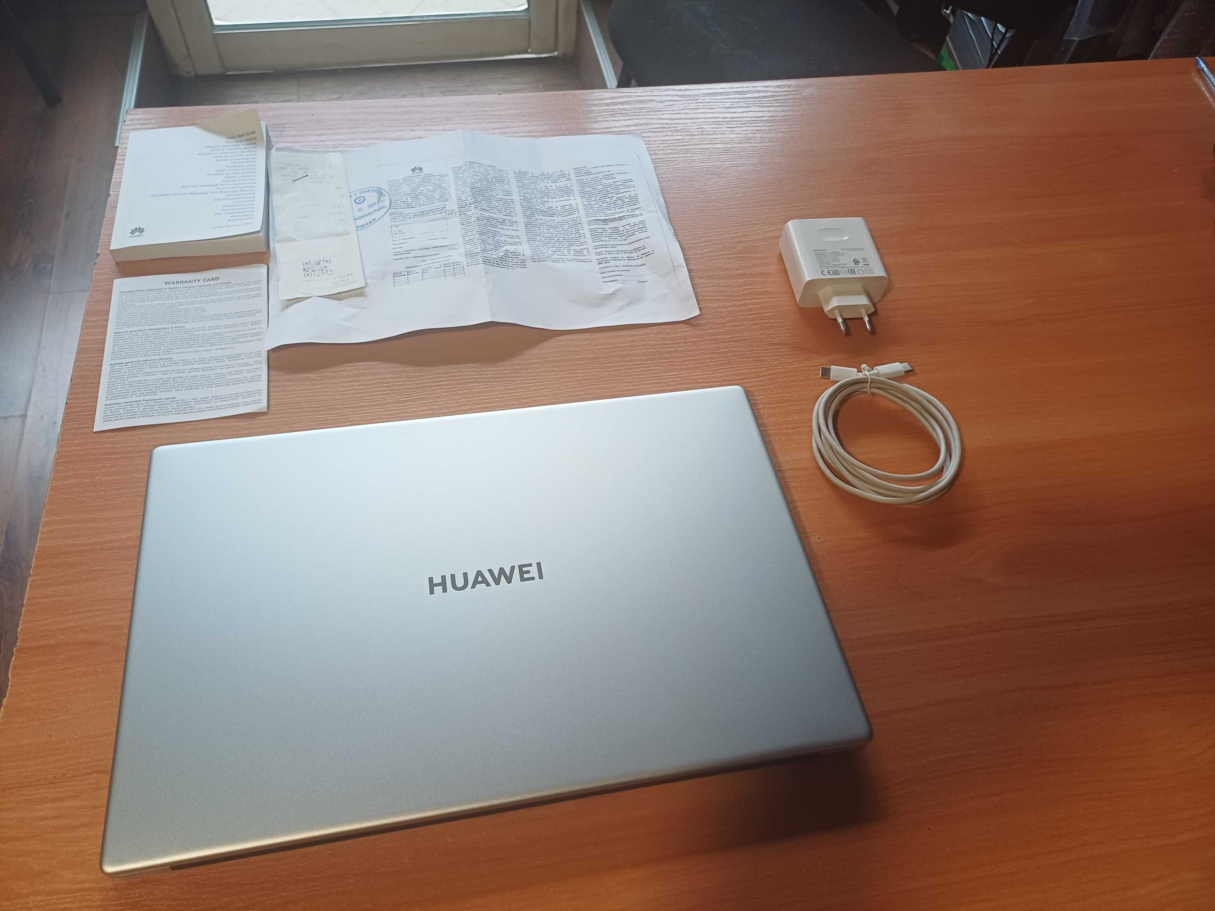 Huawei Matebook 15 Ryzen 5/ 256GB SSD/8GB Като нов с батерия до 8 часа