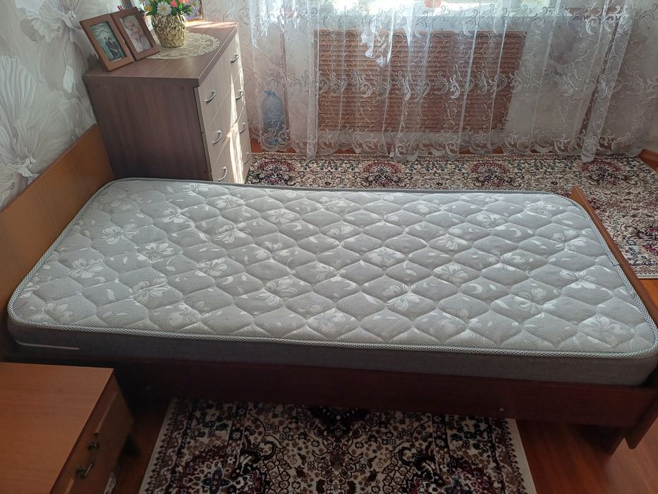Кровать с новым артопедическим матрасом