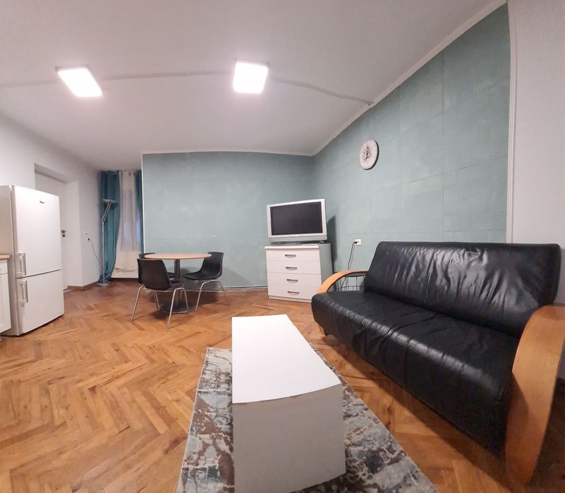 Apartament  cu 2 camere  la curte