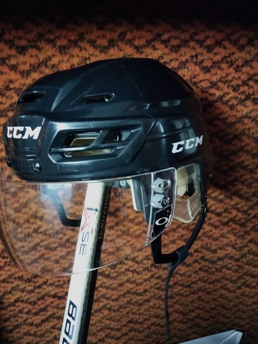 Продам шлем хоккейный ССМ