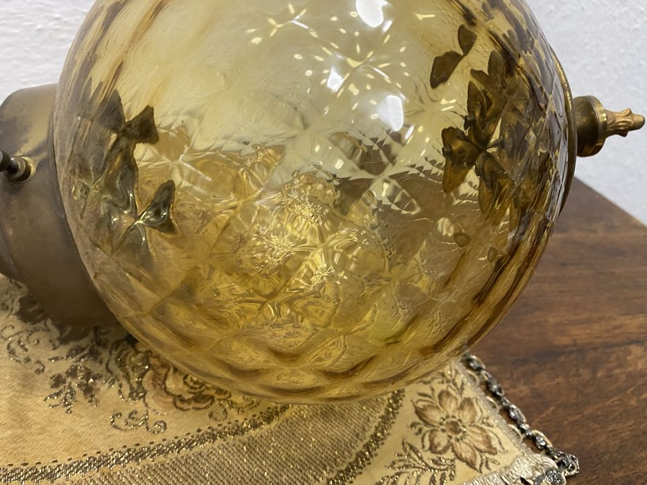 Винтидж белгийски полилей с кехлибарено стъкло и месинг 1950-те