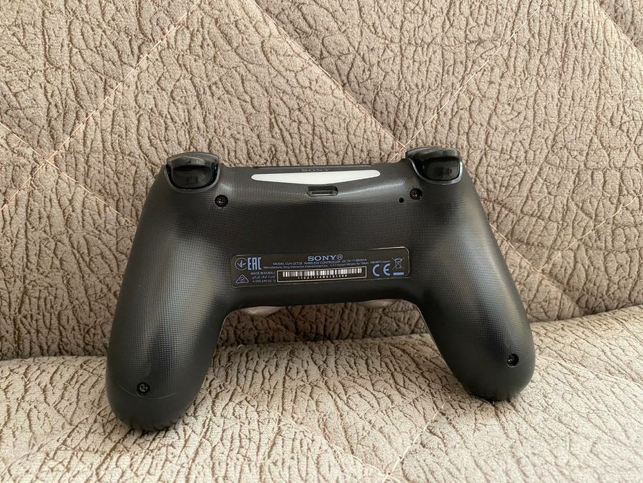 Джостик от пс4  с костемизацие Call of duty