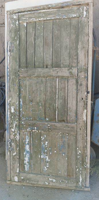 Ағаш есик сатылады